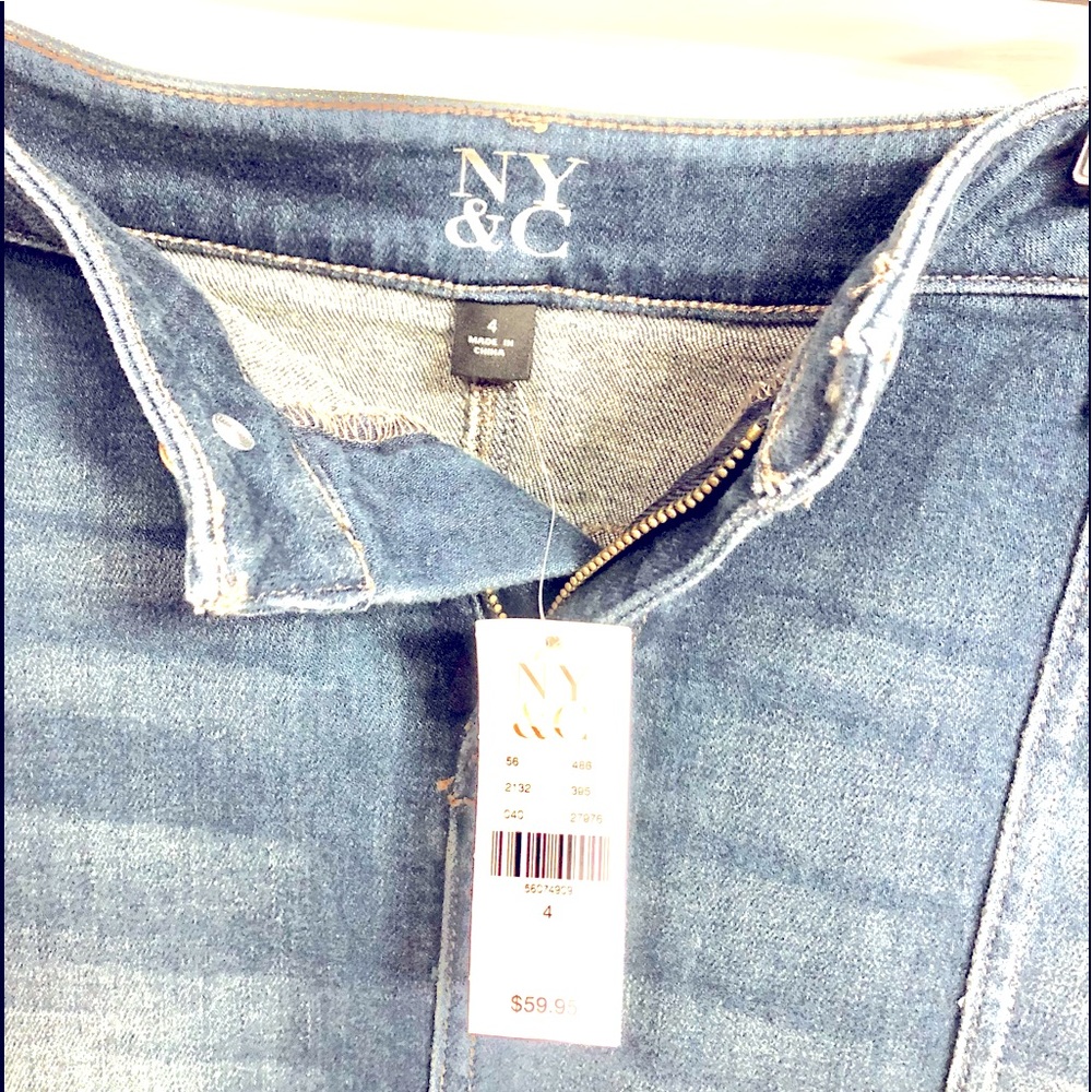 NEW YORK & CO fringe hem jean skirt medium wash size4/size5-6 runs a bit big NWT - Picture 5 of 12